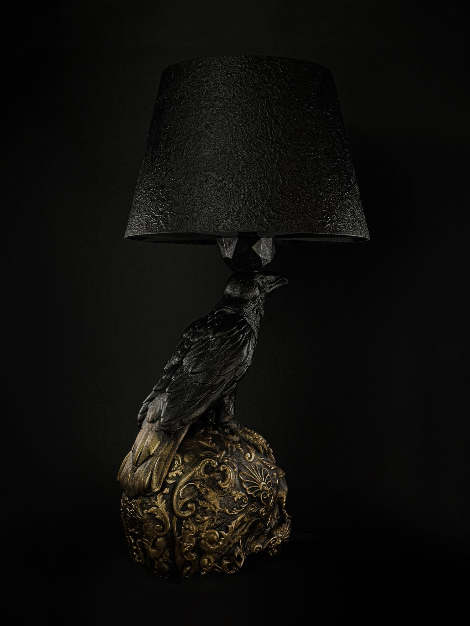 Raven Skull — Baroque Sculptural Lamp | Horror Romance