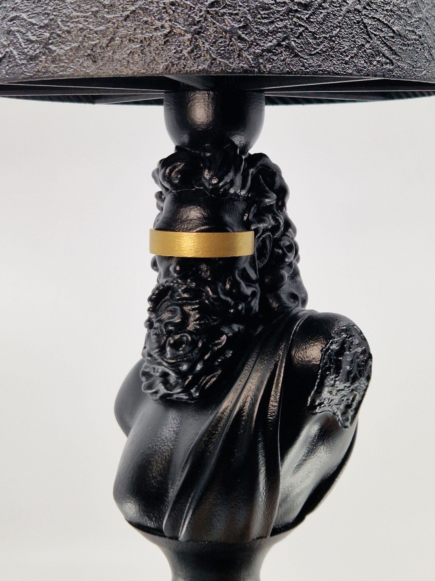 Blind Zeus | Gold & Noir Concrete-Texture Lamp